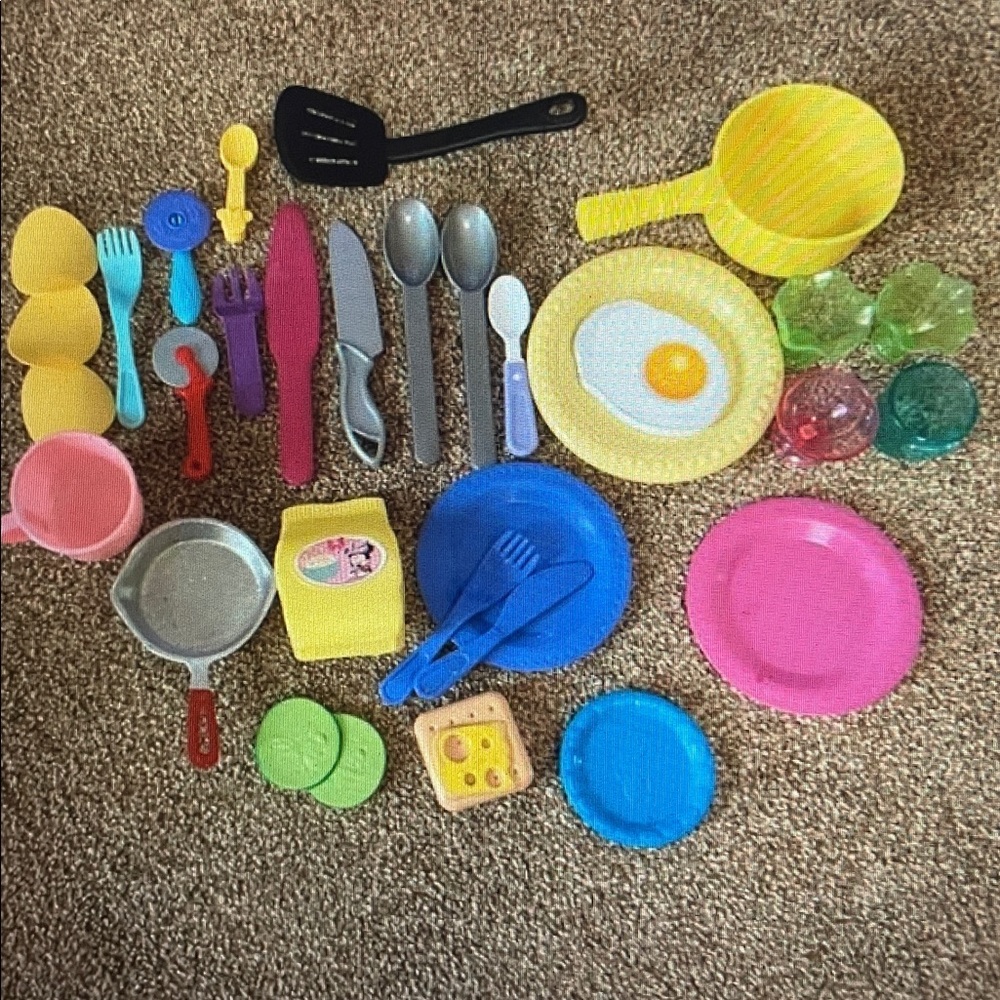Plastic play food and dishes